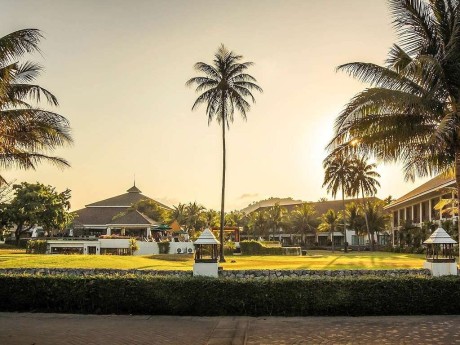 Außenansicht des Novotel Chumphon Beach
