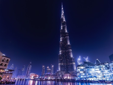 Burj Khalida bei Nacht