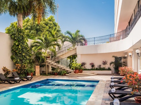 Gamma El Castellano Merida Poolbereich