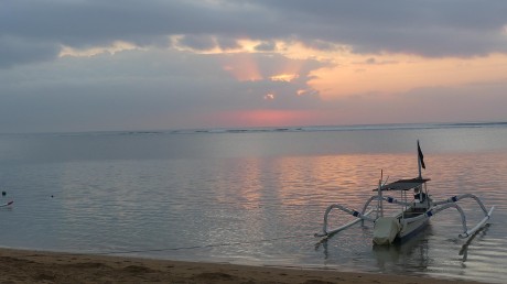 Boot bei Sonnenuntergang, Sanur