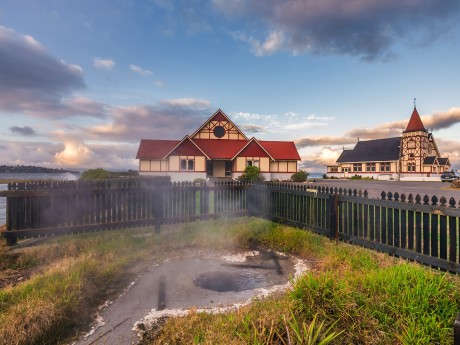 Neuseeland_Nordinsel_Rotorua_Church_shut