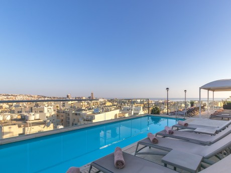 Rooftop Pool, AX The Victoria Hotel