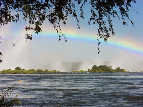 Regenbogen über den Vic Falls