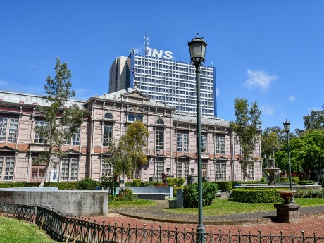 edificio metálico