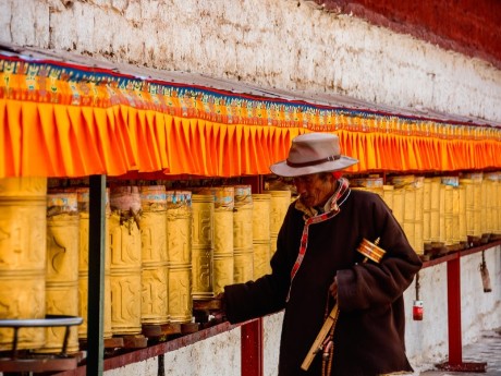 Mann am Potala Palast