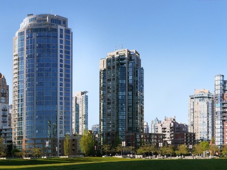 Park and buildings in Vancouver