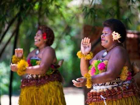 Fiji_Womens Meke ©Tourism Fiji