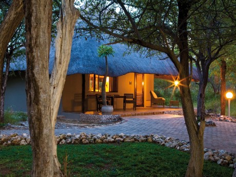 Mushara Lodge_Namibia_Hütte_aussen_01