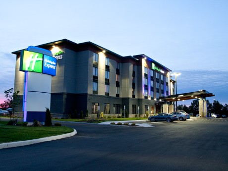  Holiday Inn Express Pembroke
