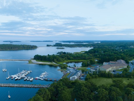 Oak Island Resort & Conference Centre