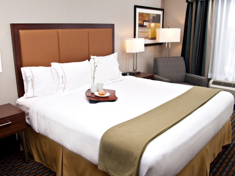  Holiday Inn Express Pembroke