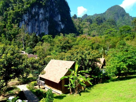 Bungalows, Cliff & River Jungle Resort