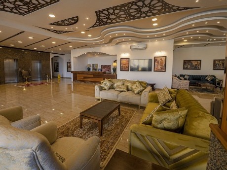 Petra Canyon Hotel Lobby