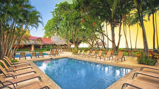 Beachfront Pool im Tamarindo Diria